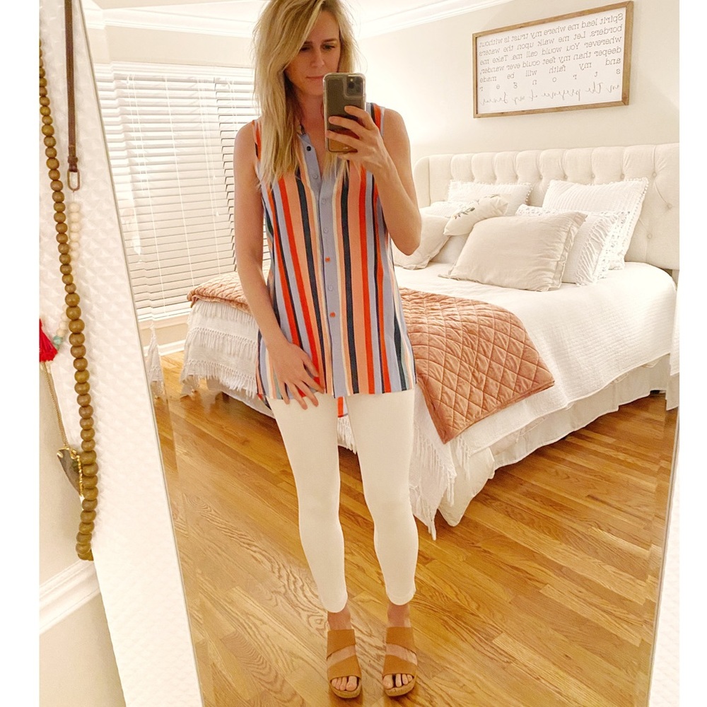 Springy 🌷Short sleeve button down, bright & airy